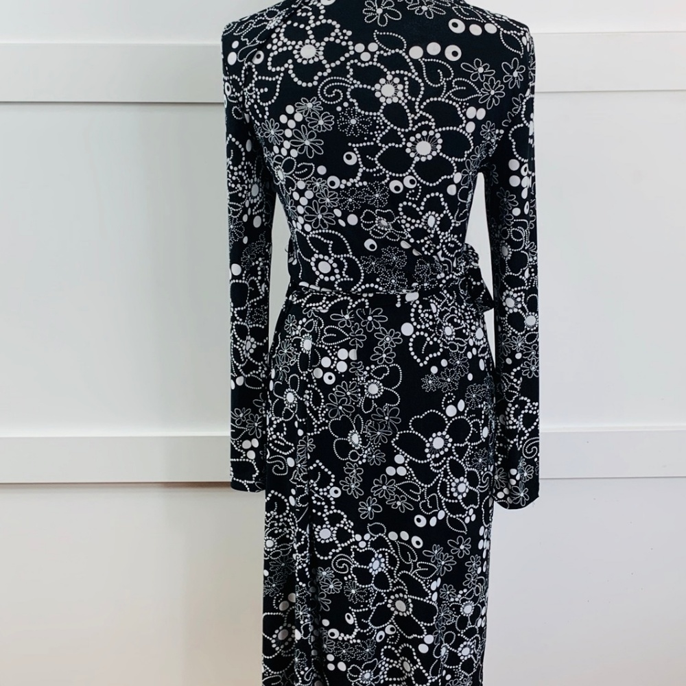 CHIC CLASSIC DRESS - Picture 2 of 4